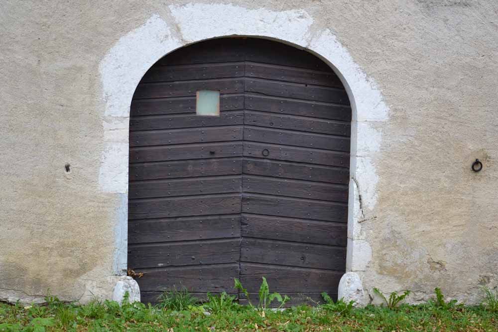 porte d'écurie cintrée