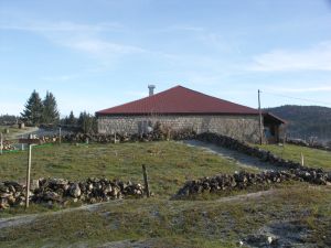 enclos murets pierre chalet massif jura