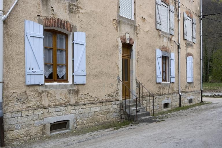 Soubassement en pierres dures, Deluz (25). Base Mérimée IA25000591© Région Franche-Comté, Inventaire du patrimoine