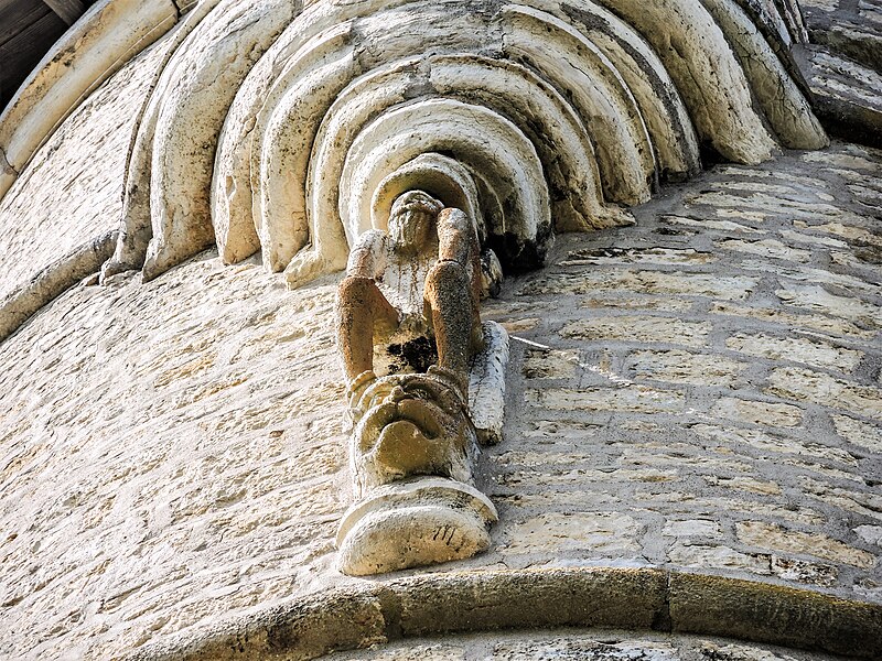 Ch&acirc;teau de Belvoir (25), d&eacute;tail tour Magde-F&acirc;, grotesque, photo Espirat Monumentum 2018