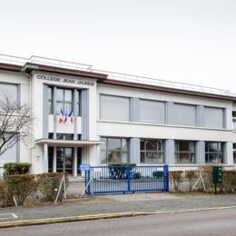 Collège Jean-Jaurès, Cité des Carrières, 1932 archi. Henri Vidal - Source juin 2017 caue39 : Vue extérieure façade principale - DAMPARIS (39500)