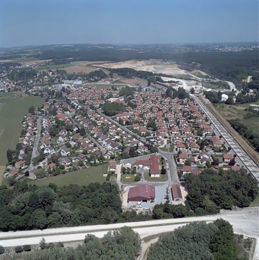 Habitat et cité jardin - Damparis (39) vue aérienne 2002 caue39 - DAMPARIS (39500)