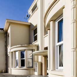 Ecole Cité ouvrière Solvay, 1935 archi. Henri Vidal - Source juin 2017 caue39 : Vue extérieure - TAVAUX (39500)