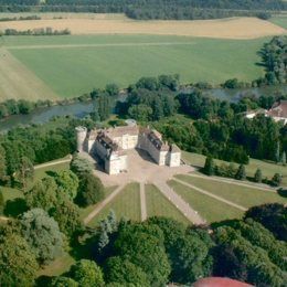 Le château et son parc, vue aérienne - RAY-SUR-SAONE (70130)