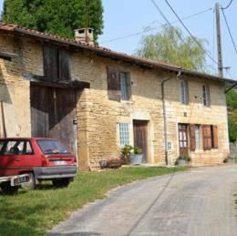 Senaud, Jura, août 2012 caue39. Pierres apparentes en majorité dans ce village, maisons en bande - SENAUD (39160) Senaud, Jura, août 2012 caue39. Pierres apparentes en majorité dans ce village, maisons en bande - SENAUD (39160)