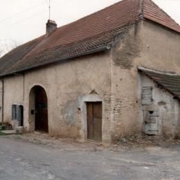 Chatenois, Jura, janv 2000 caue39. Ferme bloc de volume simple - CHATENOIS (39700)
