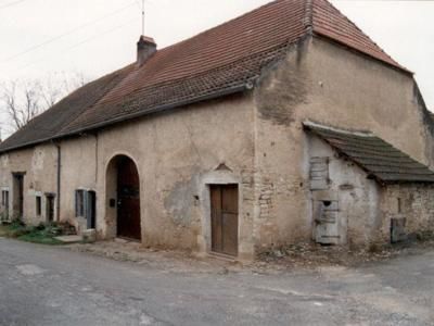 Chatenois, Jura, janv 2000 caue39. Ferme bloc de volume simple - CHATENOIS (39700)