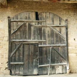 Mutigney, Jura, fév 2008 caue39. Ferme bloc de volume simple. Porte grange - MUTIGNEY (39290)