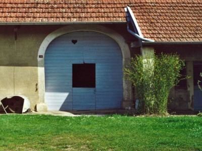 Cramans, Jura, mars 2001 caue39. Ferme bloc de volume simple - CRAMANS (39600)