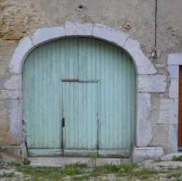 Porte d'écurie cintrée, Octobre 2012 - FORT-DU-PLASNE (39150)