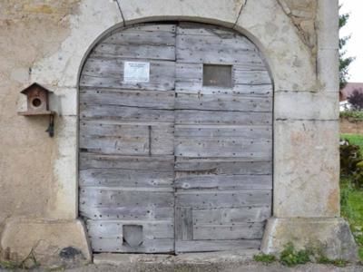 Porte d'écurie cintrée et chasse-roues, Octobre 2012 - LA CHAUMUSSE (39150)