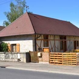 Saint-Aubin, Jura, juil 2012 caue39. Ferme à colombages, en périphérie - SAINT-AUBIN (39410)