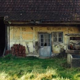 Fontainebrux, Jura, fev 1995 caue39. Ferme bressane et son puits - FONTAINEBRUX (39140)