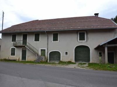 La maison pastorale en gouttereau, Portes d'écurie (à gauche), de grange (à droite), Octobre 2012, caue39 - FORT-DU-PLASNE (39150)
