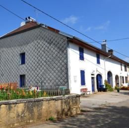 Saint-Pierre, Jura, oct 2012 caue39. La maison pastorale en gouttereau. Maisons en bande. - SAINT-PIERRE (39150)