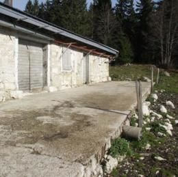 Lajoux, Jura, oct 2012. Le chalet d'alpage. Abords immédiats - LAJOUX (39310)