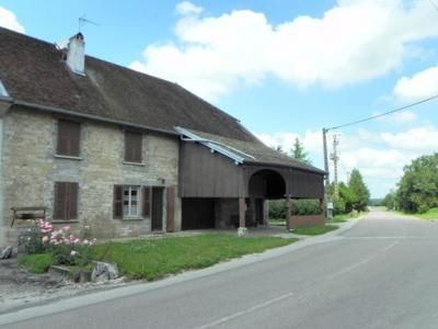 Aumont, Jura, juil 2011 caue39. Ferme bloc de volume simple, galerie en extension, puits - AUMONT (39800)