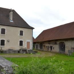 La Loye, Jura, mai 2013 caue39. Ferme dissociée. Habitat et bâtiment agricole - LA LOYE (39380)