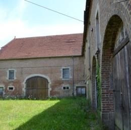 Chapelle-Voland, Jura, juil 2012 caue39. Ferme dissociée. Percements bâtiment agricole. Lieu-dit Le moulin rouge - CHAPELLE-VOLAND (39140)