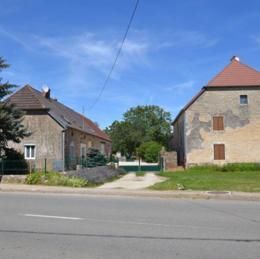 Saint-Aubin, Jura, juil 2012 caue39. Ferme bloc qualifiée aussi de ferme dissociée - SAINT-AUBIN (39410)