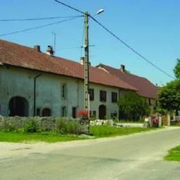 Blye, Jura, sept 2004 caue39. Ferme bloc de volume simple, maisons en bande - BLYE (39130)