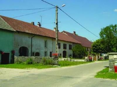 Blye, Jura, sept 2004 caue39. Ferme bloc de volume simple, maisons en bande - BLYE (39130)