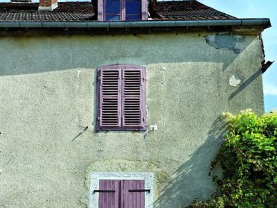 Lucarne implantée dans l'axe de la fenêtre existante