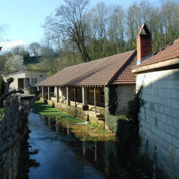 Choye, Haute-Saône, fév 2003 caue70 : fontaine-lavoir, architecte Christophe Colard - CHOYE (70700)