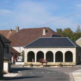 Noidans-le-Ferroux, Haute-Saône, sept 2003 caue70 : fontaine-lavoir - NOIDANS-LE-FERROUX (70130)