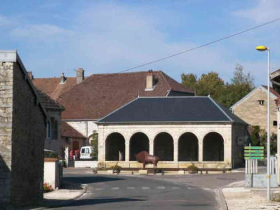 Noidans-le-Ferroux, Haute-Saône, sept 2003 caue70 : fontaine-lavoir - NOIDANS-LE-FERROUX (70130)