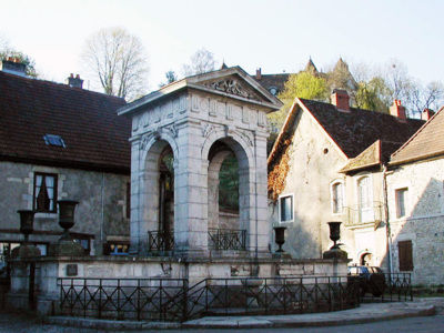 Gy, Haute-Saône, 2005 caue70 : fontaine-lavoir, architecte A. Delacroix - GY (70700)