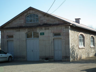 Thervay, F. Leng photo 2017 / CAUE39 : Bâtiment qui abritait un lavoir avant de devenir salle des fêtes - THERVAY (39290)