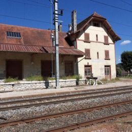<p>Vaux-et-Chantegrue, Doubs, 2007 : la gare</p> - VAUX-ET-CHANTEGRUE (25160)