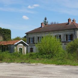 <p>Villersexel, Haute-Sa&ocirc;ne, 2016 A. Bourgeois : ancienne gare</p> - VILLERSEXEL (70110)