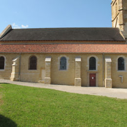 <p>Eglise Saint-Cloud (XVIe si&egrave;cle, inscrit &agrave; l'inv. sup.) - mur collat&eacute;ral, vue ext&eacute;rieure (restauration simon buri architecte), juil. 2012 simon buri phot. / CAUE39</p> - MAYNAL (39190)