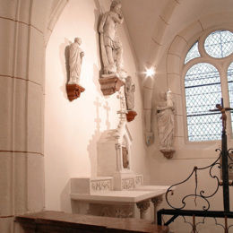 <p>Eglise de l'Assomption (XVIe/XVIIIe si&egrave;cles, inscrit &agrave; l'inv. sup.), int&eacute;rieur d&eacute;tail chapelle seigneuriale de Visemal (restautation des int&eacute;rieurs simon buri architecte), dec 2012 simon buri phot. / CAUE39</p> - RAHON (39120)