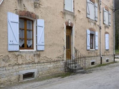 <p>Soubassement en pierres dures, Deluz (25). Base M&eacute;rim&eacute;e IA25000591&copy; R&eacute;gion Franche-Comt&eacute;, Inventaire du patrimoine</p> - DELUZ (25960)