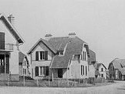 <p>Comparaison des volum&eacute;tries construites dans une cit&eacute; ouvri&egrave;re et dans une cit&eacute; jardin, maisons accol&eacute;es cit&eacute; de Montb&eacute;liard. R&eacute;f. Mistral VR43_87250973XB</p> - MONTBELIARD (25200)
