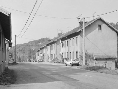 Baume les Dames (25) cit&eacute; Champard. Base M&eacute;rim&eacute;e IA25000268 &copy; R&eacute;gion Franche-Comt&eacute;, Inventaire du patrimoine - BAUME-LES-DAMES (25110)