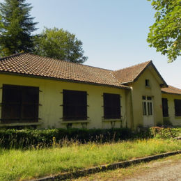 <p>Colonie de Saint-Ouen (1954), B&acirc;timent d'h&eacute;bergement (2017 caue39)</p> - CLAIRVAUX-LES-LACS (39130)