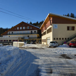 <p>Ecole des neiges PEP39, centre de vacances et de classes d&eacute;couverte (1959), Lamoura 39 (2017 caue39)</p> - LAMOURA (39310)