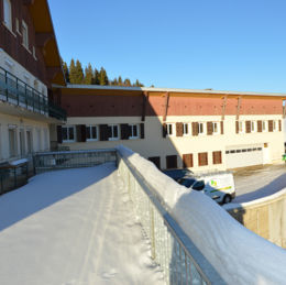 <p>Ecole des neiges PEP39, aile des salles de classe et services (1959), Lamoura 39 (2017 caue39)</p> - LAMOURA (39310)