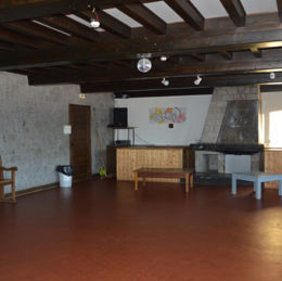 <p>Ecole des neiges PEP39, (1959), int&eacute;rieur Salon et Chemin&eacute;e, Lamoura 39 (2017 caue39)</p> - LAMOURA (39310)