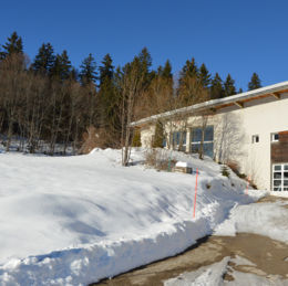 <p>Ecole des neiges PEP39 (1959), B&acirc;timent de la piscine, Lamoura 39 (2017 caue39)</p> - LAMOURA (39310)