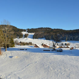 <p>Ecole des neiges PEP39 (1959), vue sur les environs depuis le Centre, Lamoura 39 (2017 caue39)</p> - LAMOURA (39310)