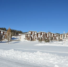 <p>Village vacances Station des Rousses (1967), vue d'ensemble, Lamoura 39, (2017 caue39)</p> - LAMOURA (39310)