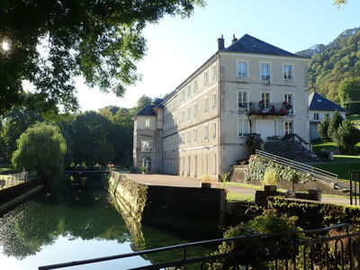<p>Le Cusan&ccedil;in &agrave; l'Orangerie, centre d'accueil de groupes (Fin XIXe et extension d&eacute;but XXe) (09 2019 caue25)</p> - GUILLON-LES-BAINS (25110)
