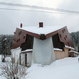 <p>Centre de vacances AROEVEN (1973), silhouette de la pointe (12 2017 caue25)</p> - ROCHEJEAN (25370)