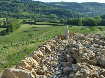 muret pierres sèches technique montage partie supérieure caue39 mai 2022 - MONTAIGU (39570)
