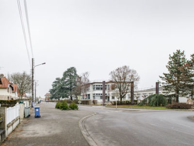 Collège Jean-Jaurès, Cité des Carrières, 1932 archi. Henri Vidal - Source juin 2017 caue39 : Vue extérieure d'ensemble - DAMPARIS (39500)